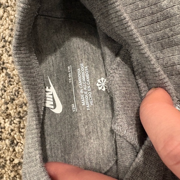 Nike Kids Bundle (hoodie + 2 matching sets + one piece) - Picture 8 of 8